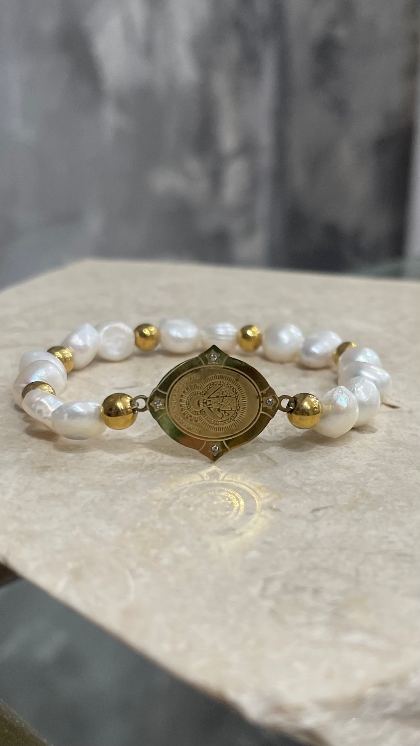 Virgen de Suyapa Pulsera de perlas