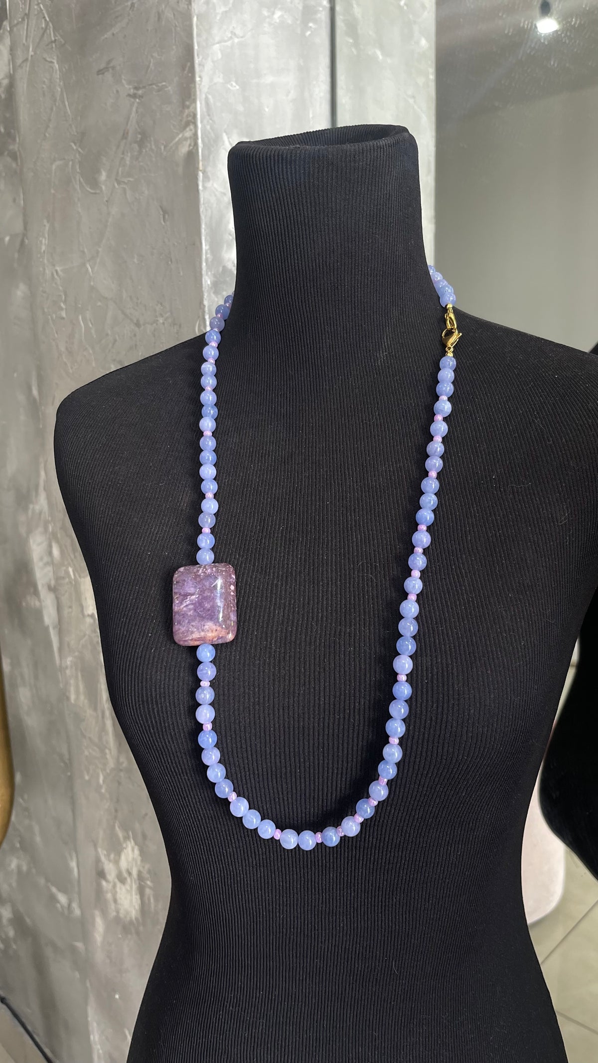 VIOLETA MODERNO