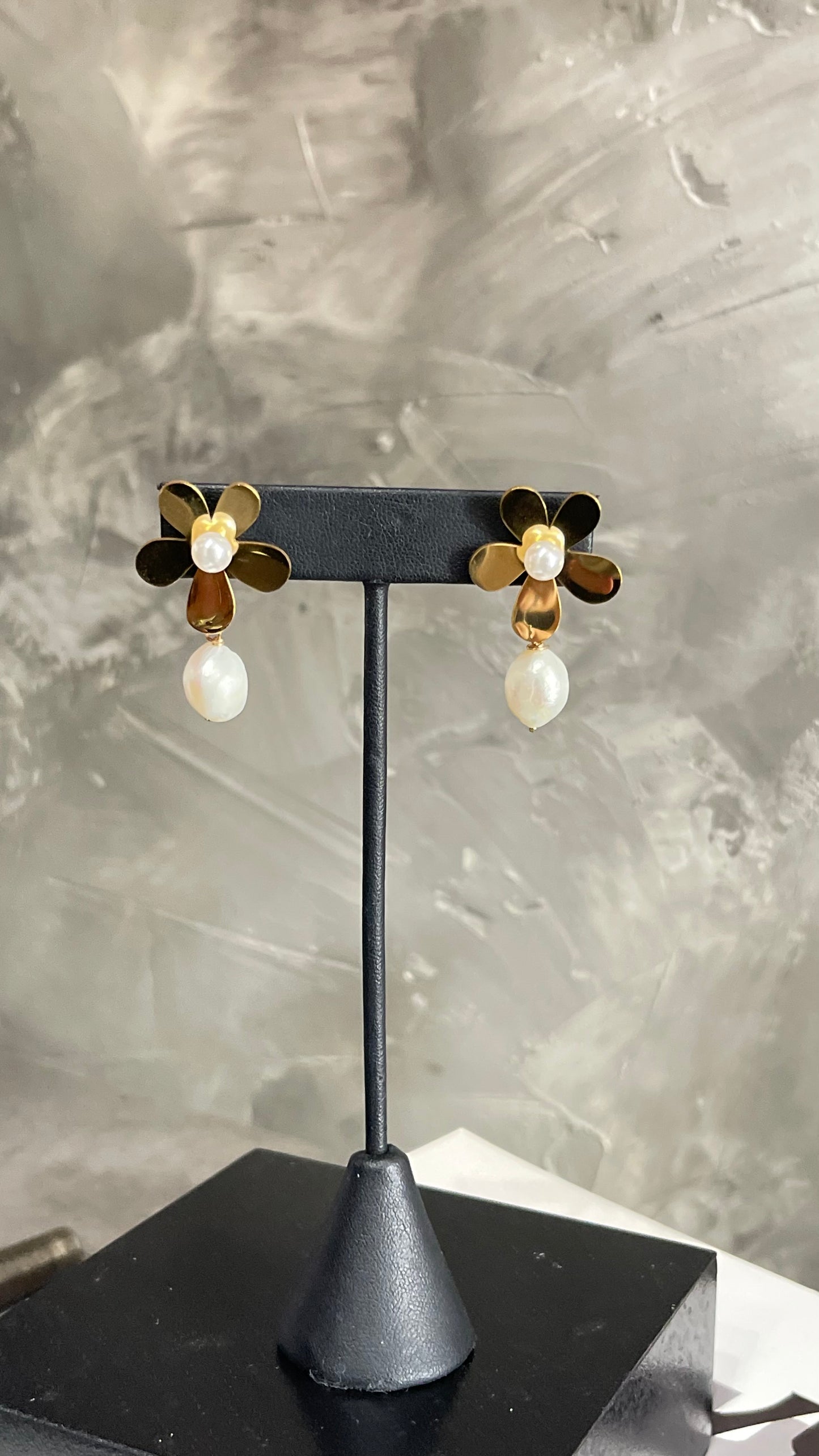 Pearls & Bloom